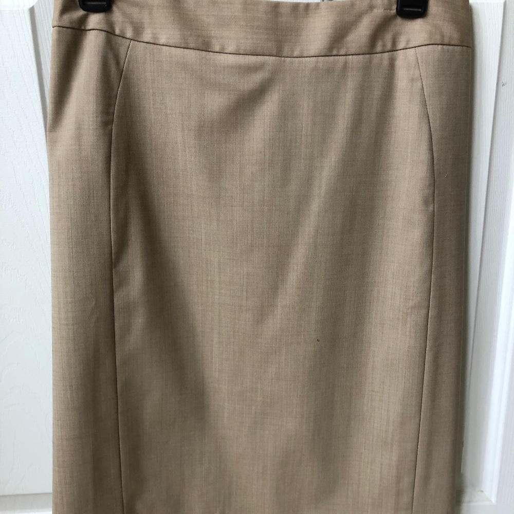 Banana Republic Women’s Silken Wool Skirt Tan Size 2